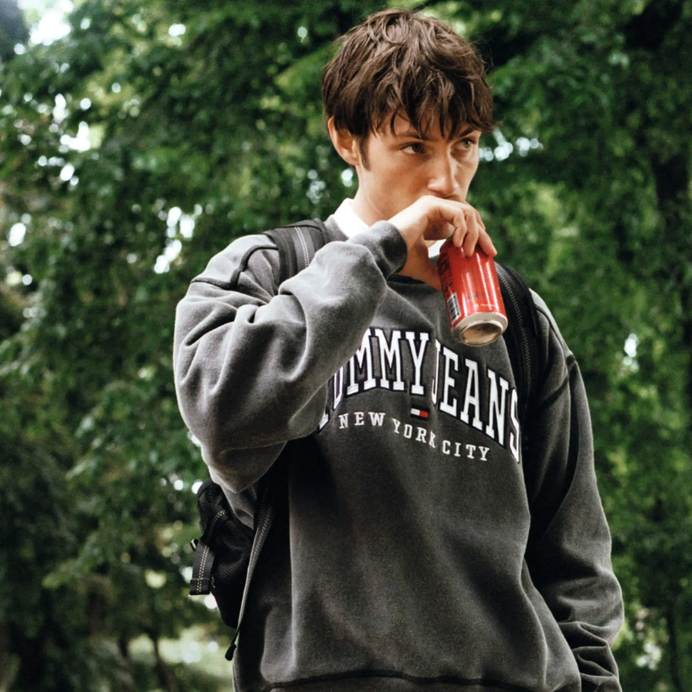 Tommy jeans online with logo